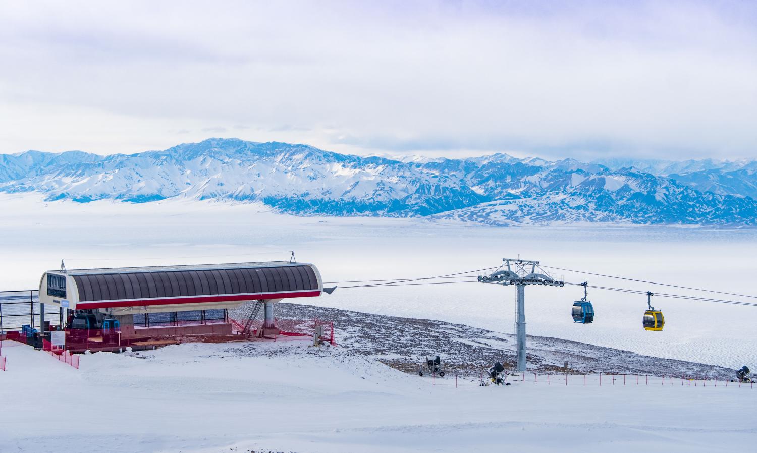 新疆賽里木湖2索 長度：3431.2米,高差：875米,運量1800人小時 速度6米秒(1).jpg