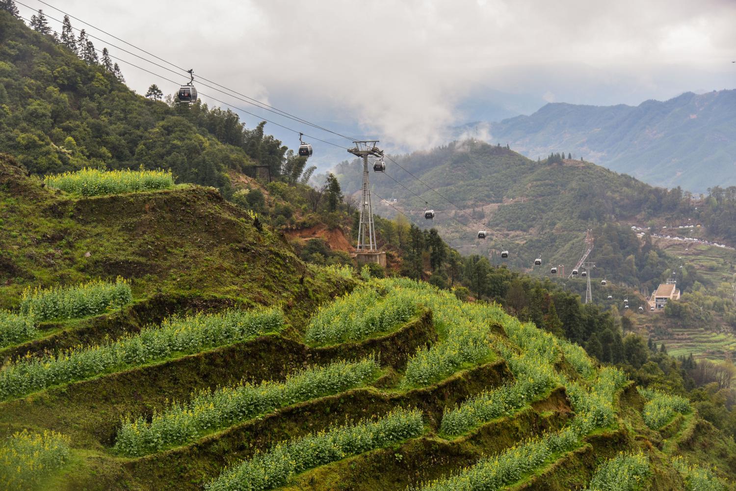 婺源篁嶺脫掛索道+鄭振華+婺源篁嶺文旅股份有限公司+索覽群芳+長(zhǎng)度2608.8米 ,高差423.5米(1).jpg